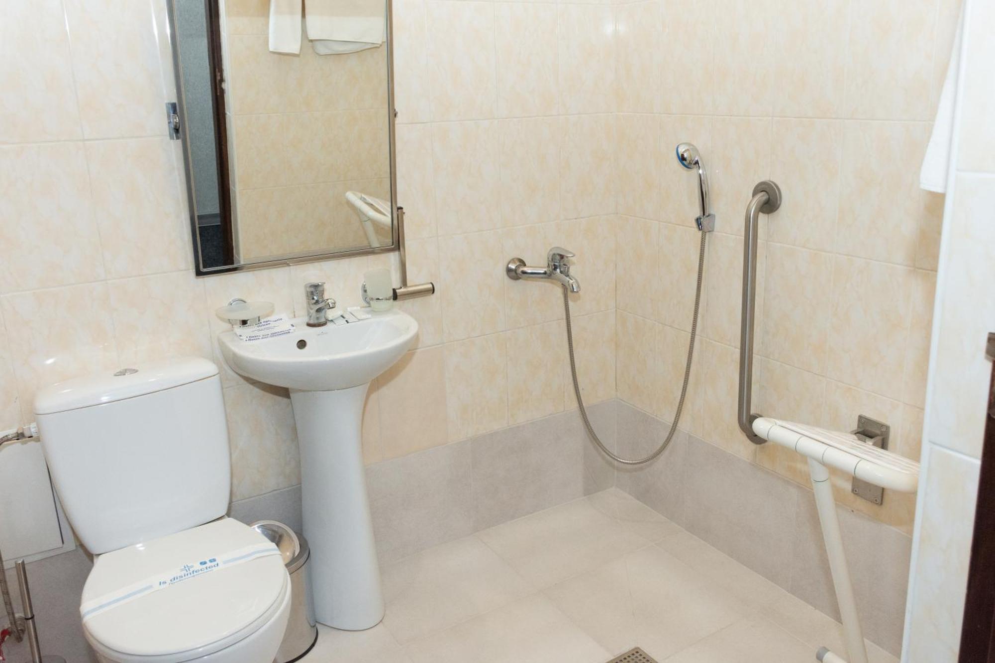 Kremin Hotel Krementjuk Eksteriør billede